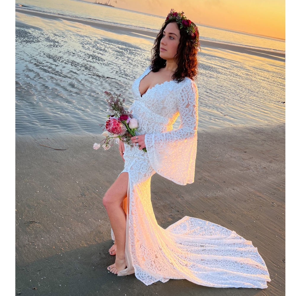 Lulus- Duchess Ivory Lace Bell Sleeve Wedding Dress